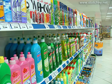 Ассортимент мыло-моющих средств в супермаркете «Столичный».